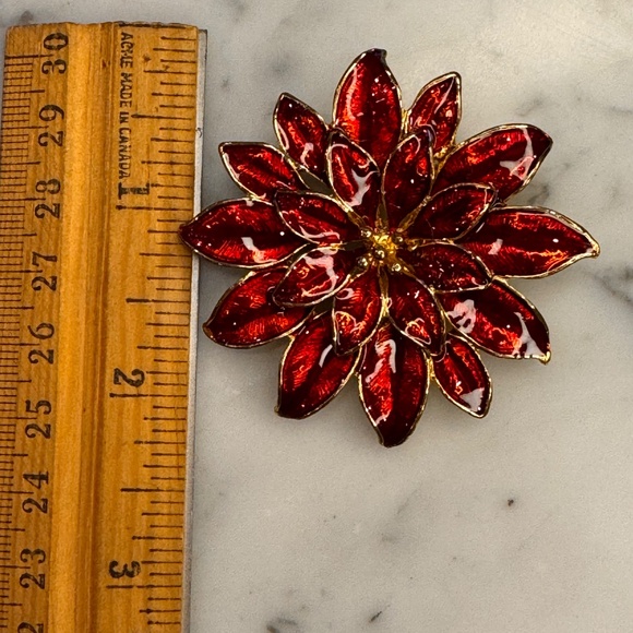 8 Christmas Themed Vintage Gold Tone Enamel and Rhinestone Brooches. - Picture 4 of 11